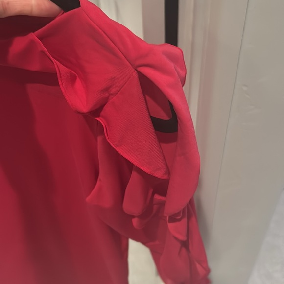 Ann Taylor  cold shoulder top size small - Picture 4 of 4